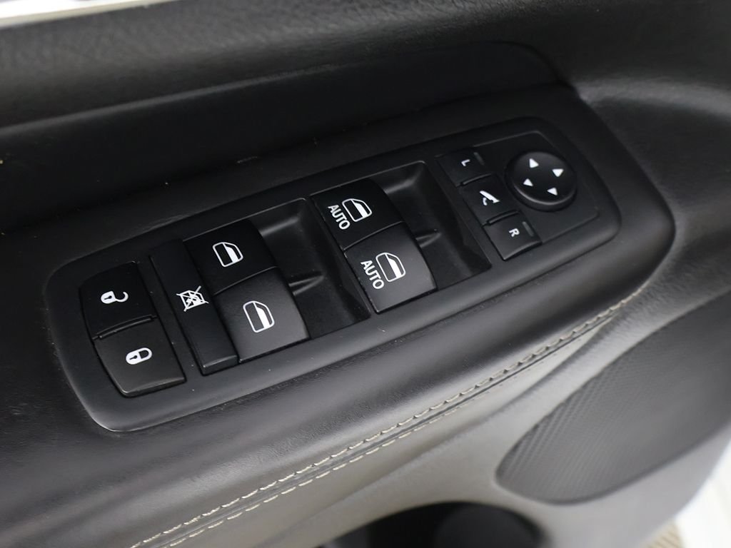 Used 2017 White Jeep Overland image 41