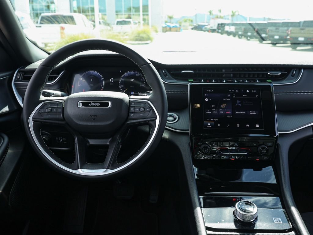 New 2026 Diamond Black Crystal Pearl-Coat Exterior Paint Jeep Laredo X image 21