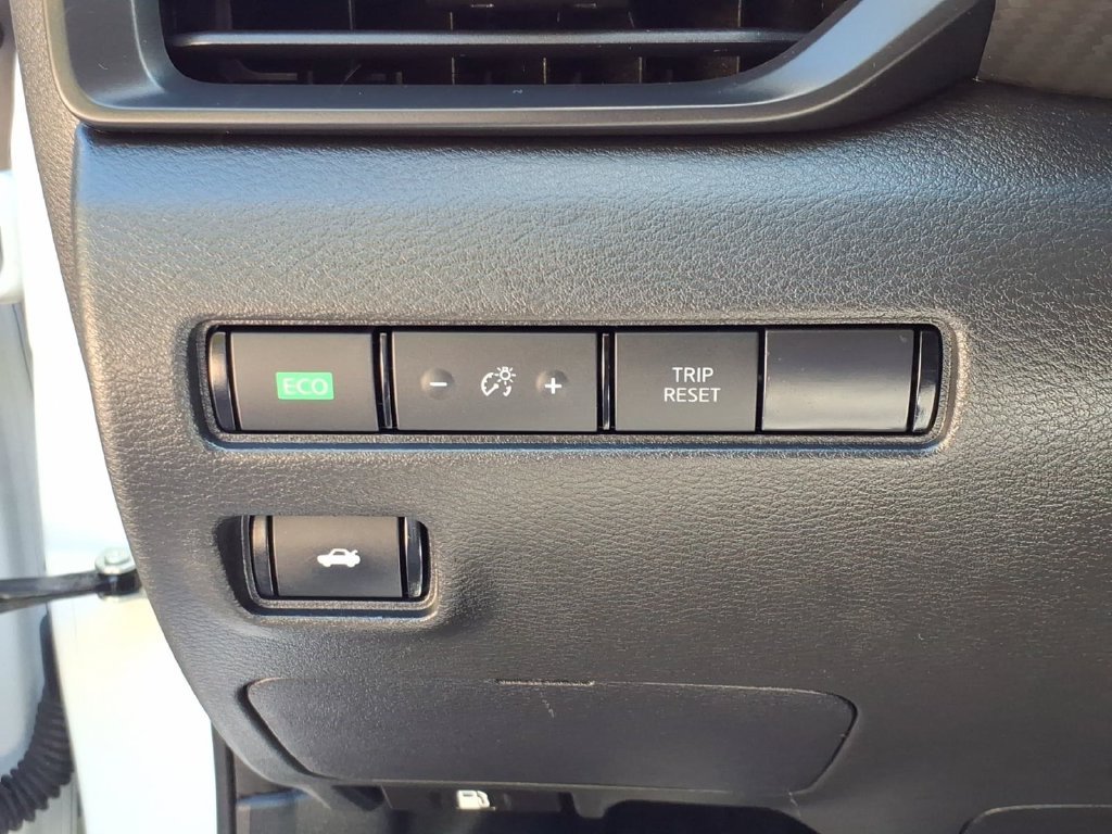 Used 2024 Cloud White Nissan S image 16