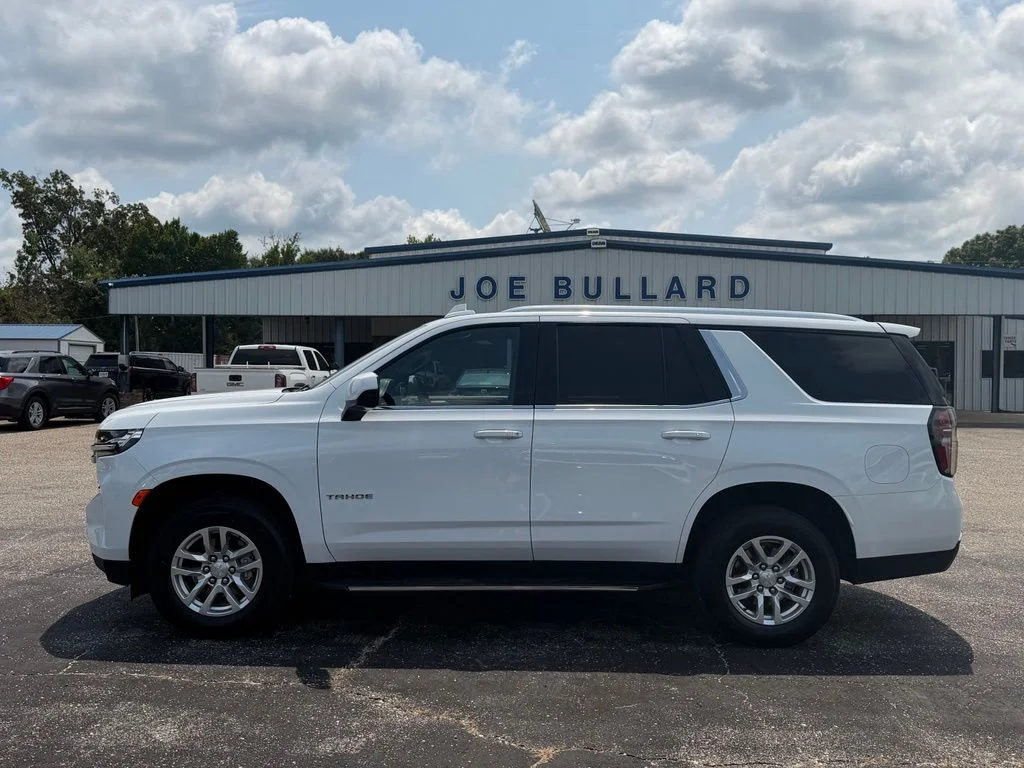 Used 2024 Summit White Chevrolet LT image 23
