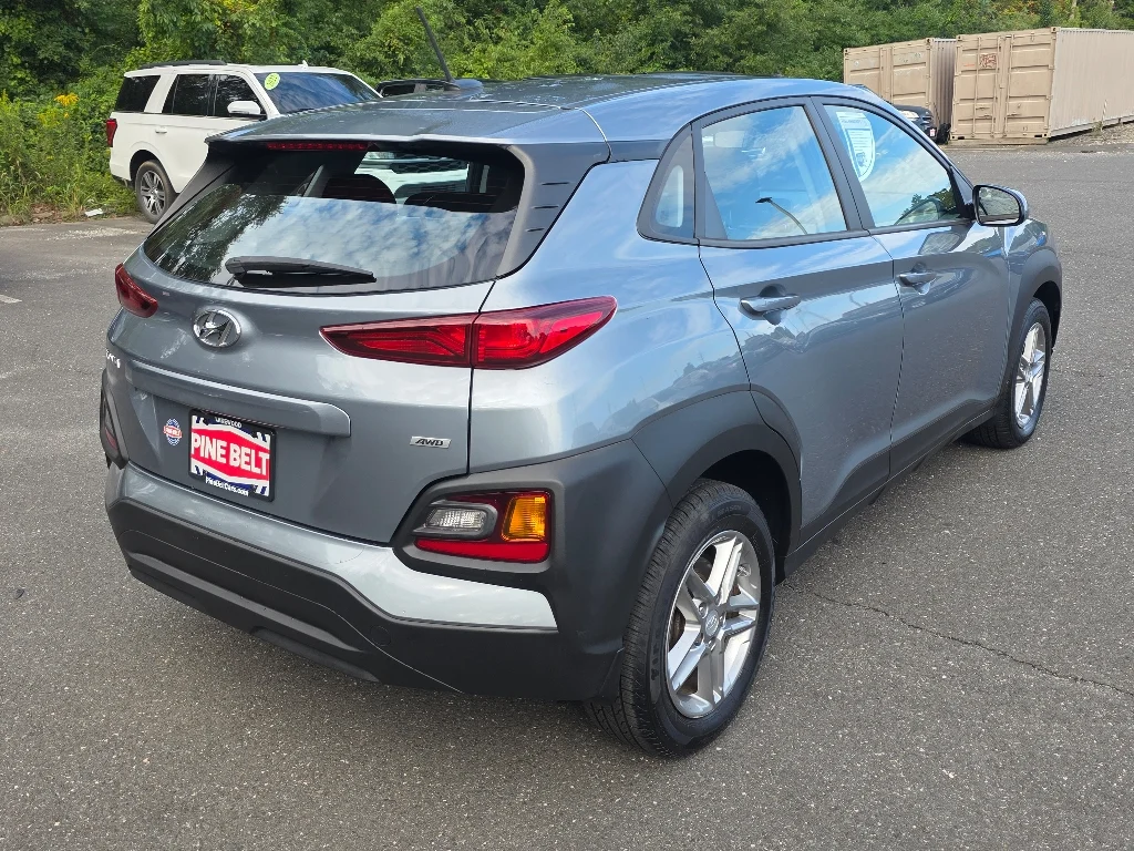 Used 2020 Sonic Silver Hyundai SE image 16