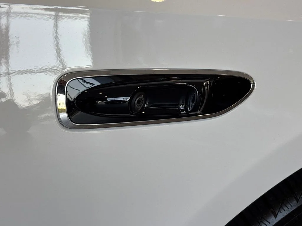 Used 2027 White Mercedes-Benz 220 Hybrid image 8