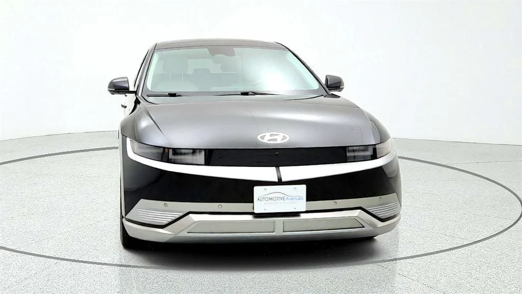 Used 2024 Abyss Black Hyundai Limited RWD Long Range image 2