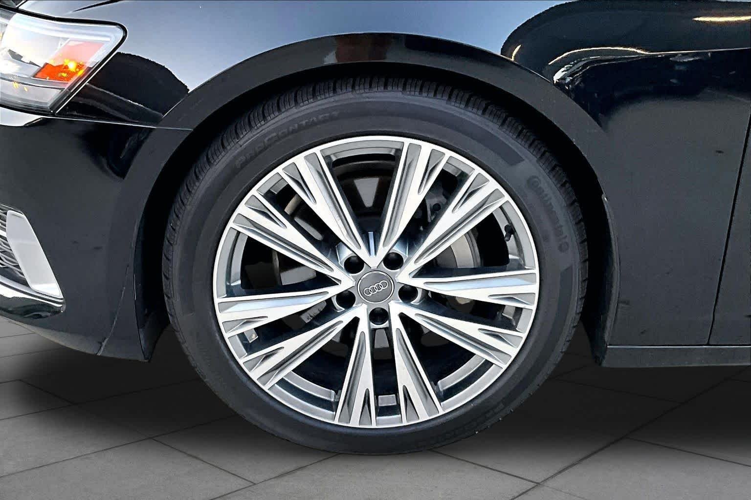 Used 2019 Mythos Black Metallic Audi Premium image 11