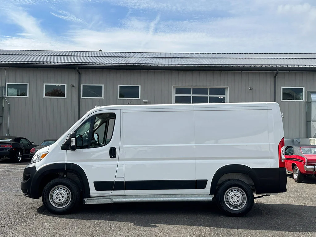 Used 2025 White Ram Base image 10