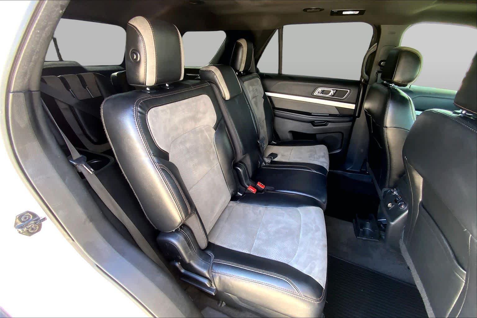 Used 2017 White Platinum Metallic Tri-Coat Ford XLT image 20