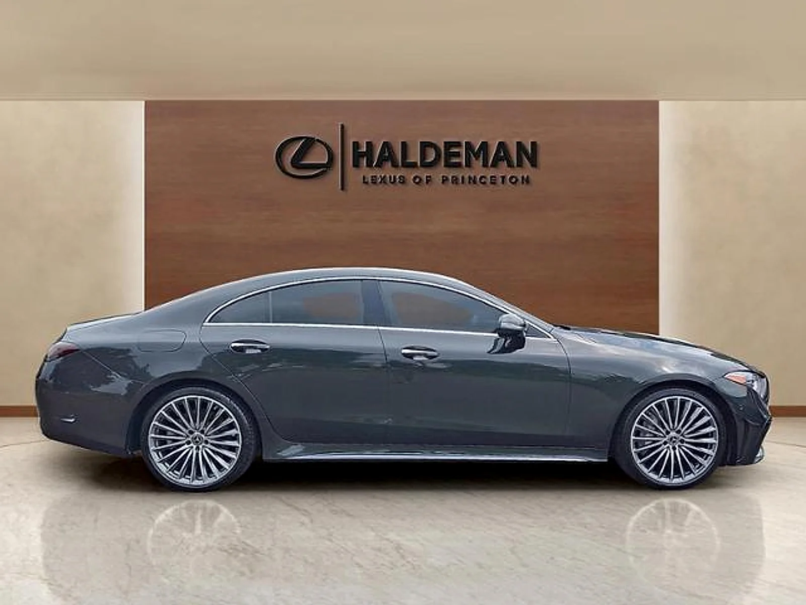 Used 2022 Obsidian Black Metallic Mercedes-Benz 4MATIC® image 7