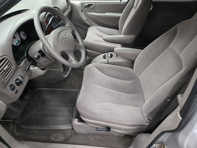 Used 2003 Silver Chrysler LX image 7