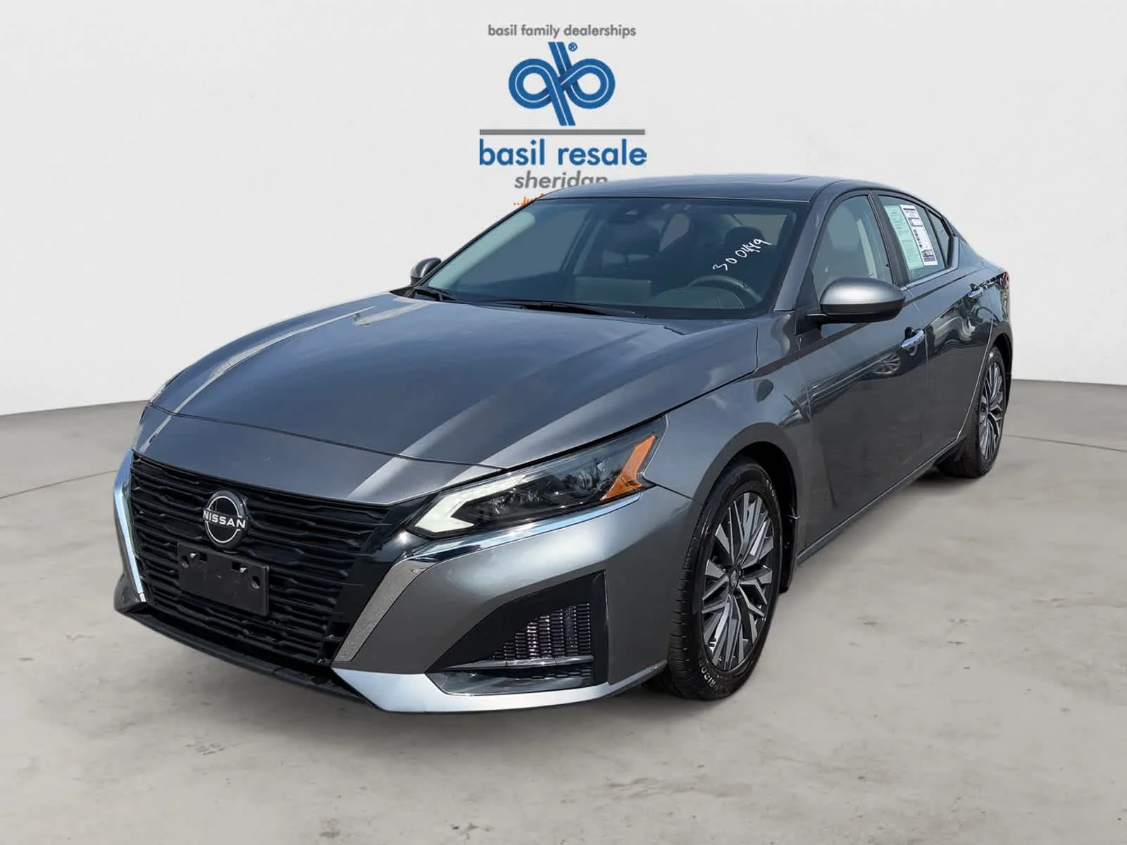Used 2024 Gun Metallic Nissan 2.5 SV image 2