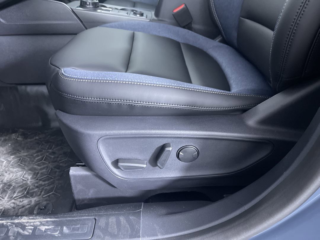 New 2025 Azure Gray Metallic Tri-Coat Ford Outer Banks image 13