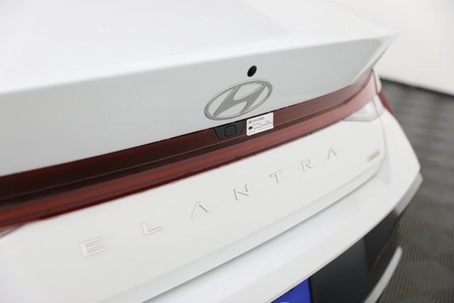 2025 Hyundai Elantra Limited - Photo 30