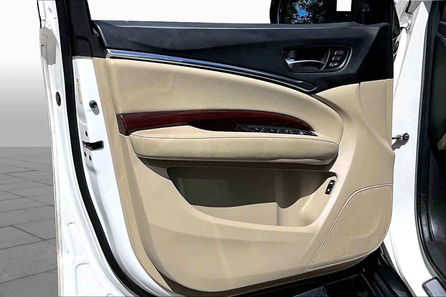 Used 2016 White Diamond Pearl Acura w/Tech image 26