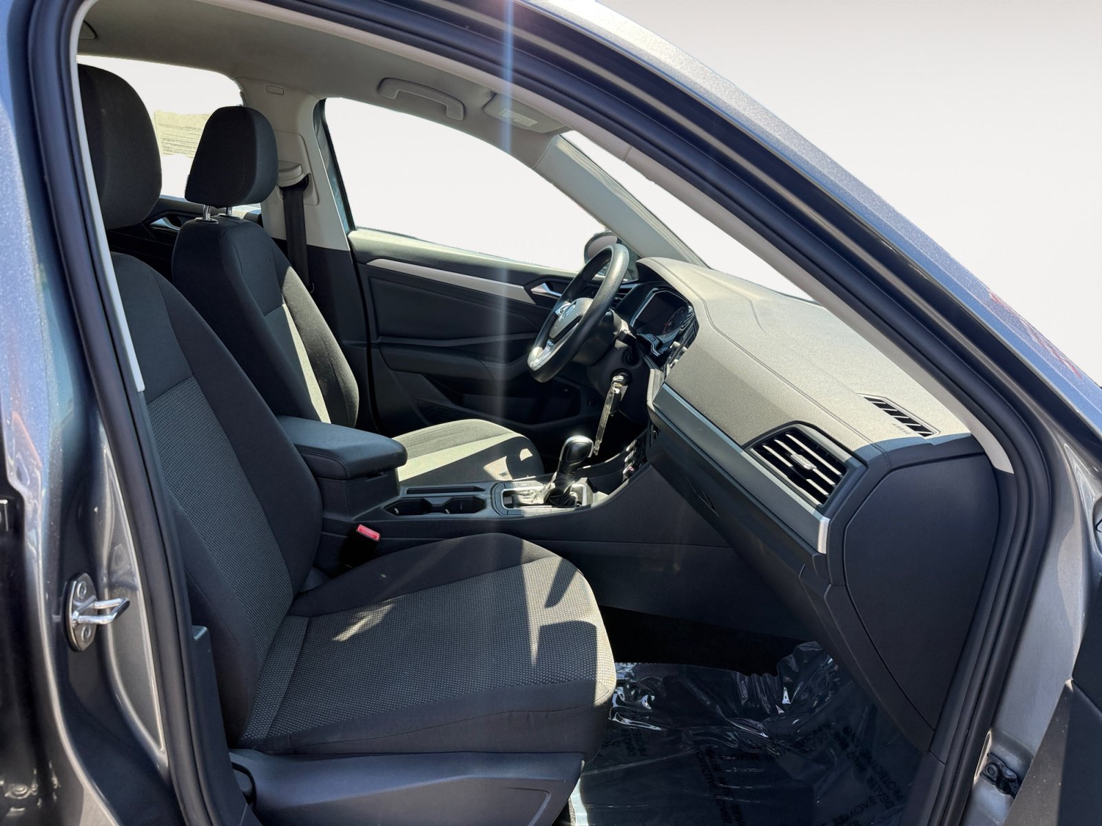 Used 2019 Platinum Gray Metallic Volkswagen 1.4T S image 19