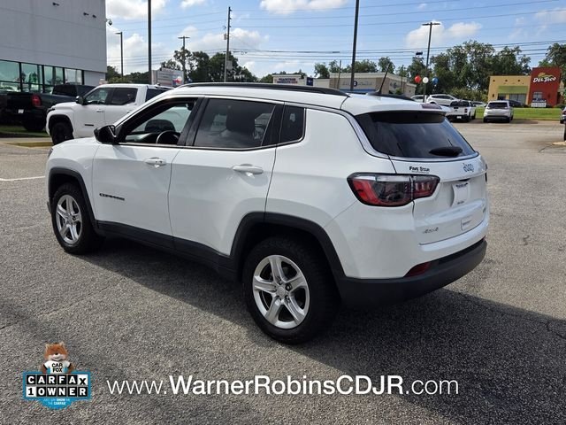 Used 2023 White Jeep Latitude image 10