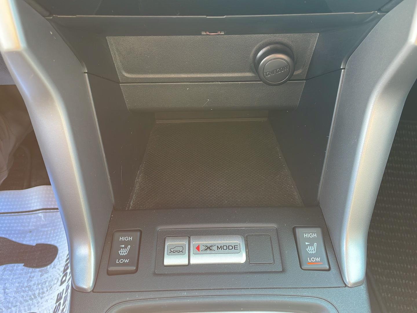 Used 2017 Ice Silver Metallic Subaru Premium image 21