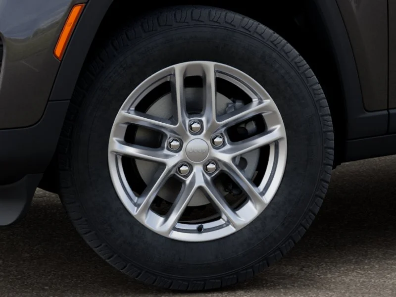 New 2026 Baltic Gray Metallic Clearcoat Jeep Laredo image 34