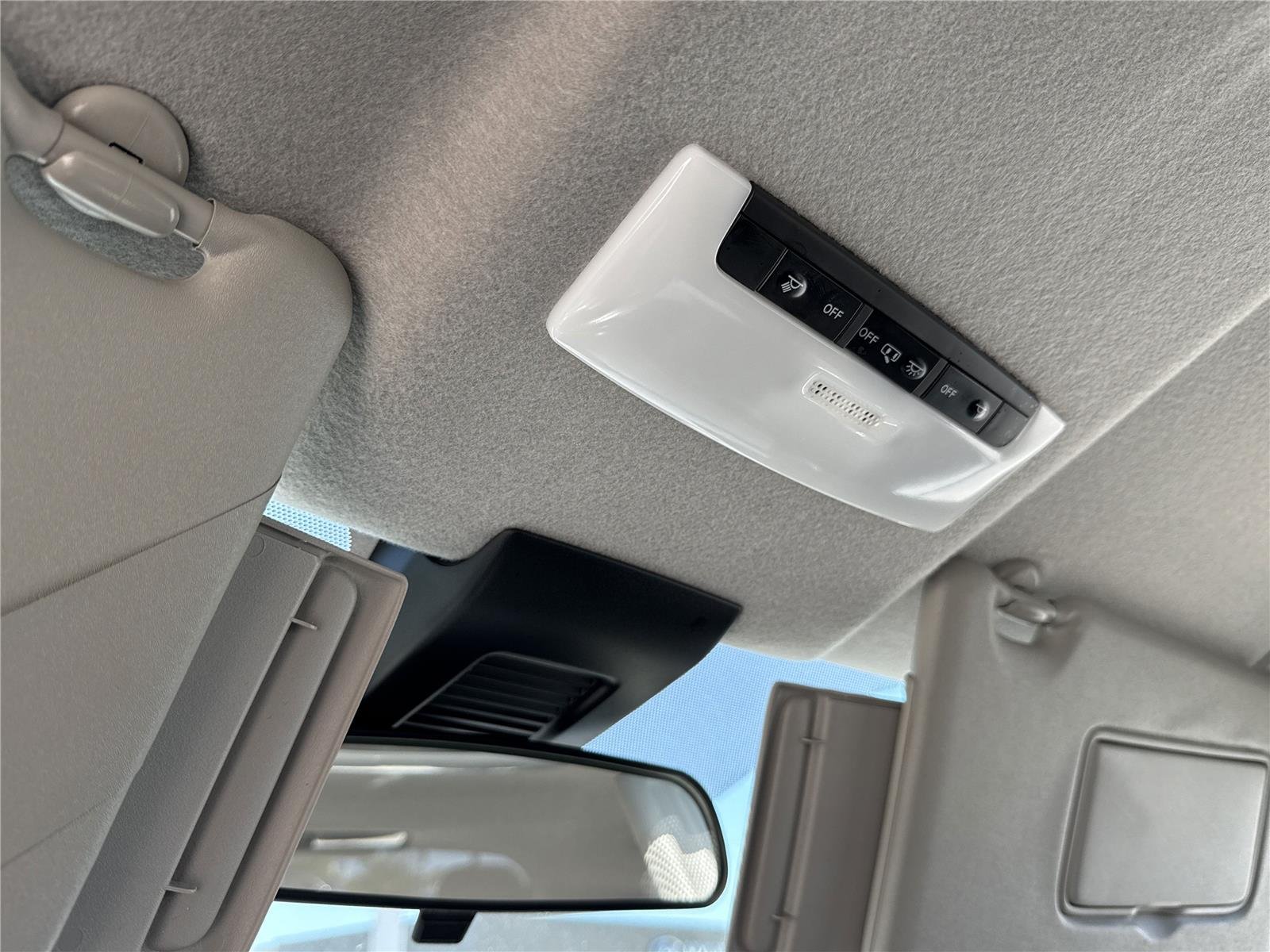 Used 2023 Boulder Gray Pearl Nissan SR image 30
