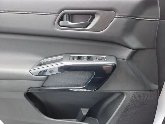 New 2026 Everest White Pearl TriCoat Nissan SV image 22