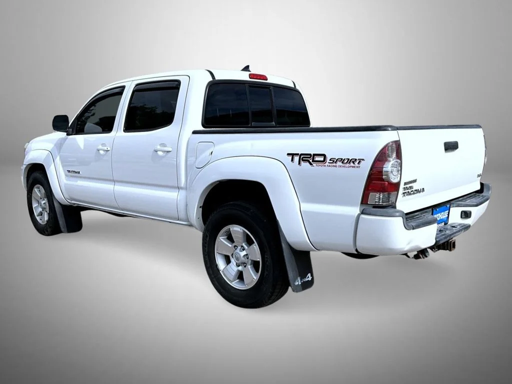 Used 2014 White Toyota Base image 7