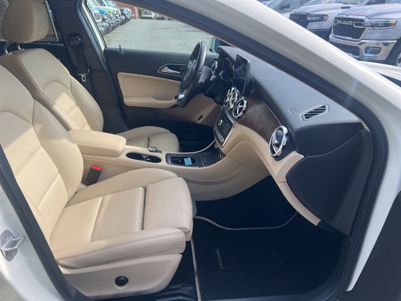 Used 2018  Mercedes-Benz GLA 250 image 24