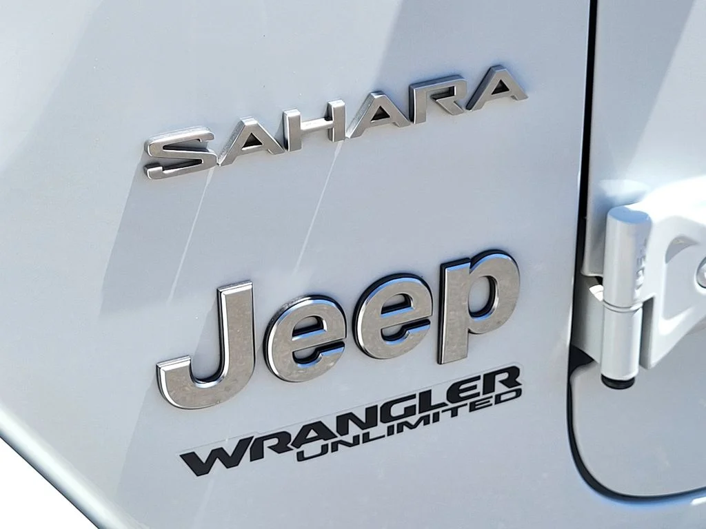Used 2021 White Jeep Unlimited Sahara image 8