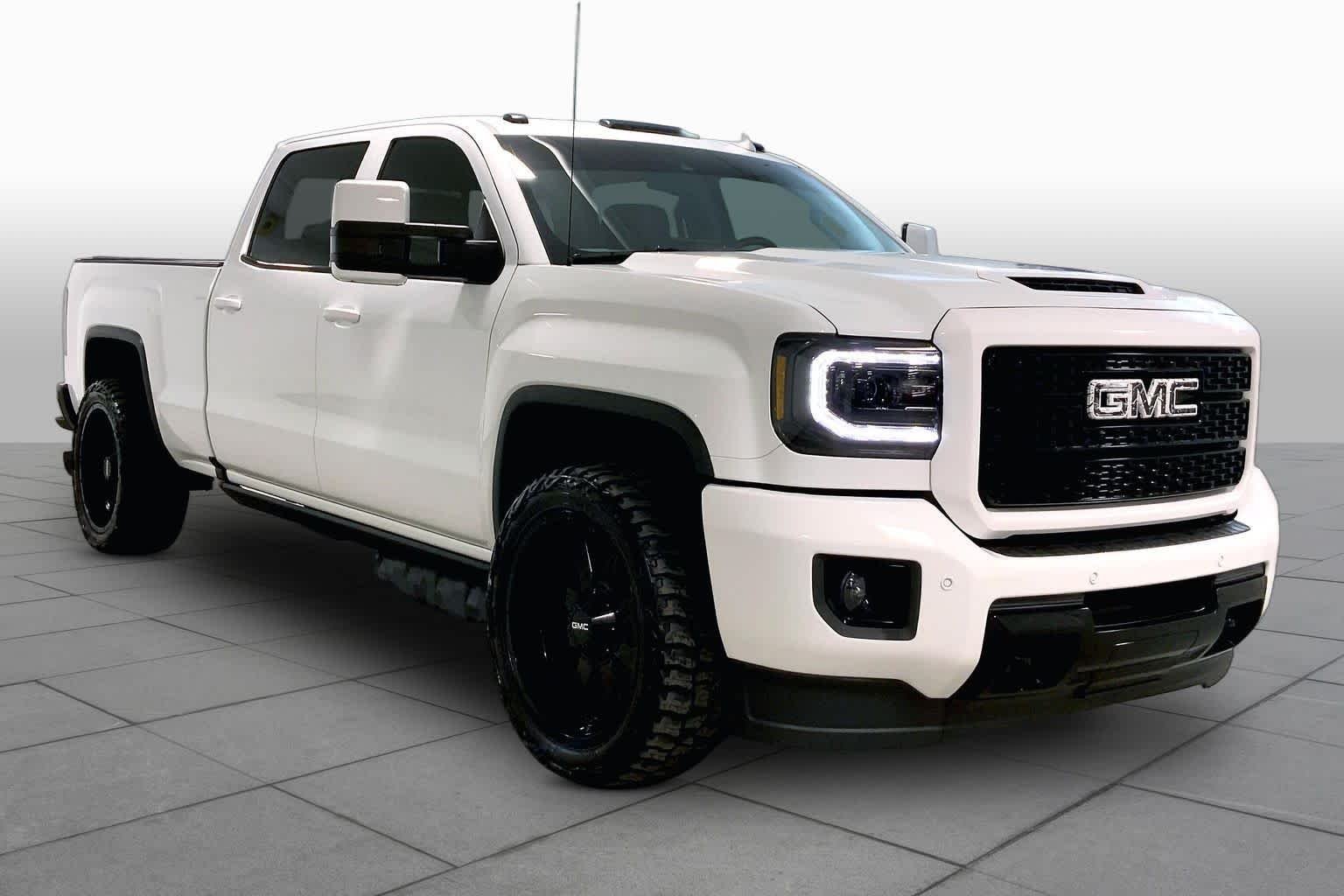 Used 2019 GMC Sierra 2500 Denali HD Denali with VIN 1GT12SEY7KF273221 for sale in Kansas City