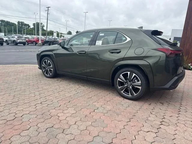 New 2026 Nori Green Pearl Lexus 300h Premium image 19