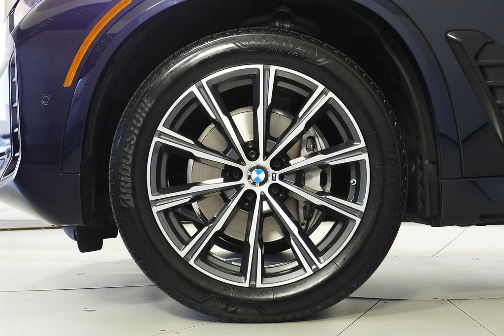 Used 2024 Carbon Black Metallic BMW sDrive40i image 5
