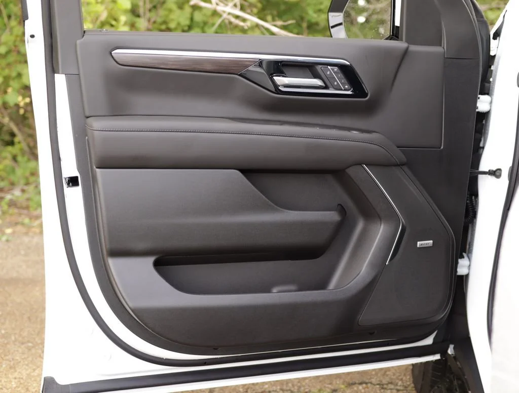 2026 Chevrolet Suburban LT - Photo 25