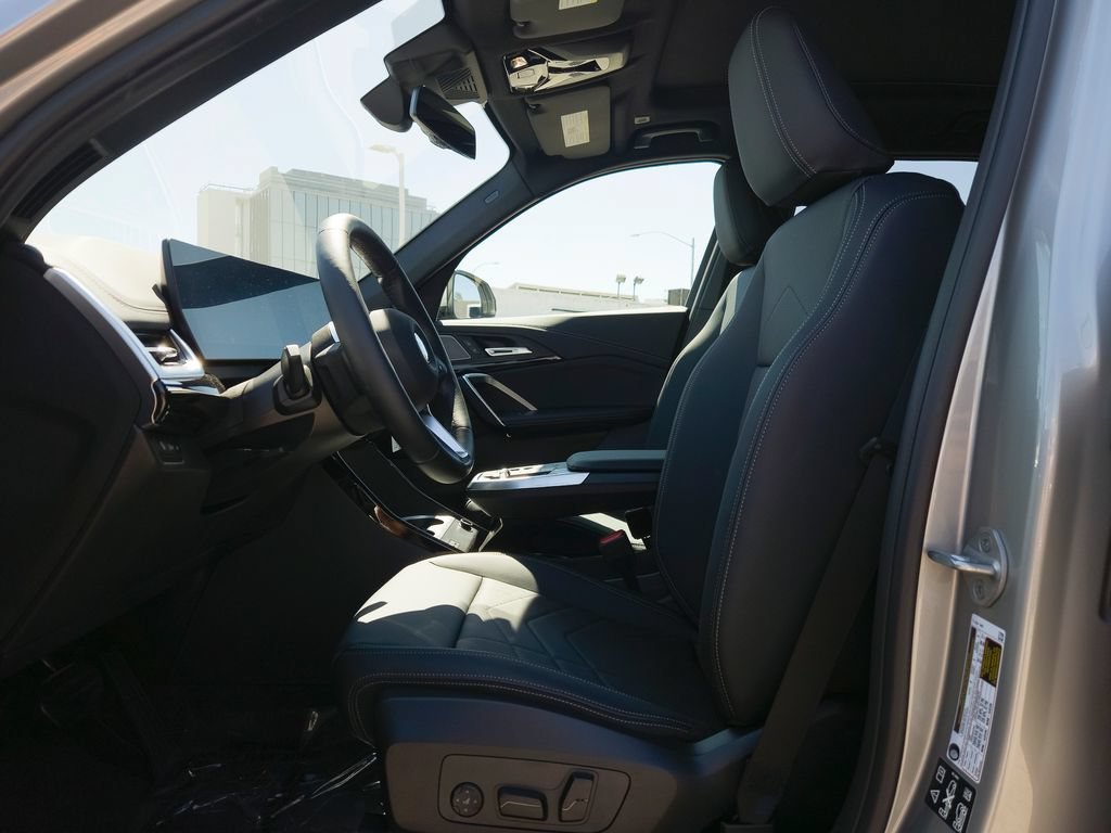 New 2026 Space Silver Metallic BMW xDrive28i image 9