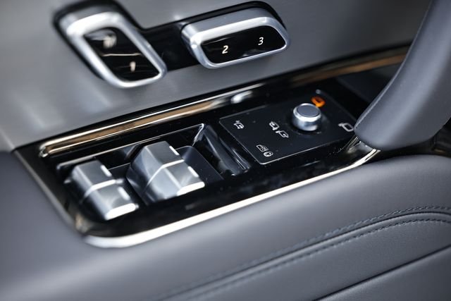 New 2026 Fuji White Land Rover Dynamic SE image 23