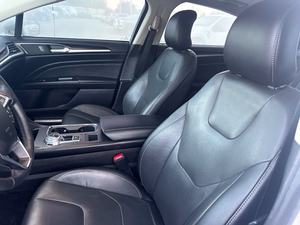 Used 2019 White Platinum Clearcoat Metallic Ford Titanium image 21