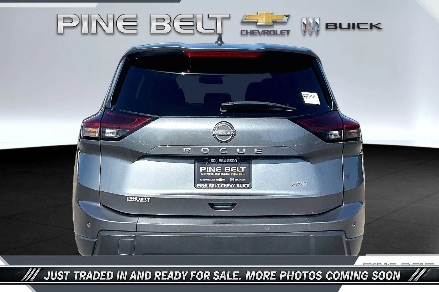 Used 2024 Gray Nissan S image 4