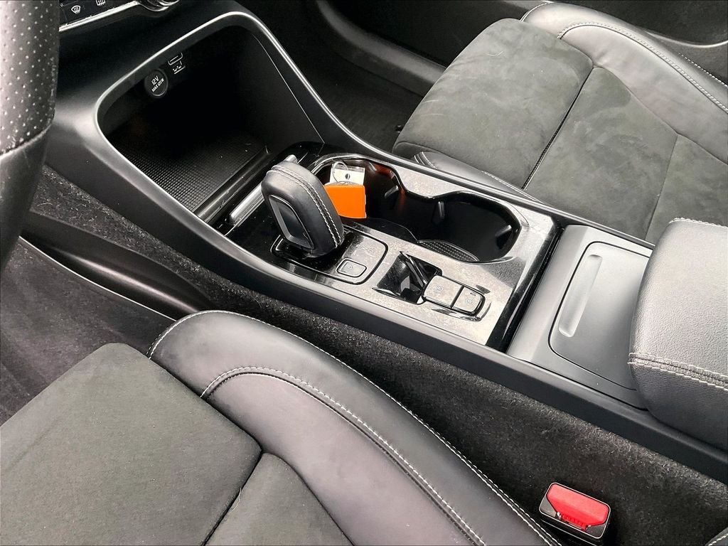 Used 2021 Black Volvo R-Design image 20