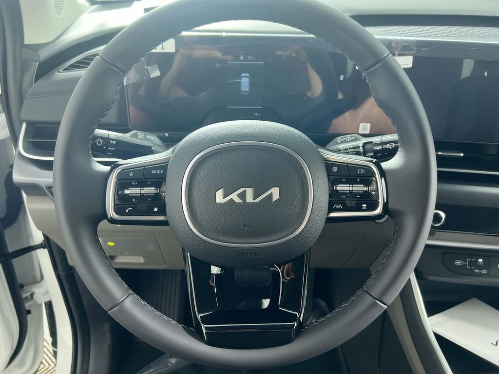 New 2026 Snow White Pearl Kia LXS image 16