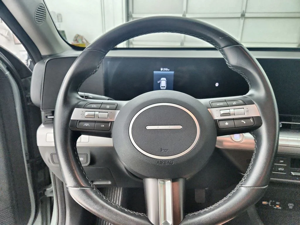 Used 2025 Green Hyundai SEL image 24