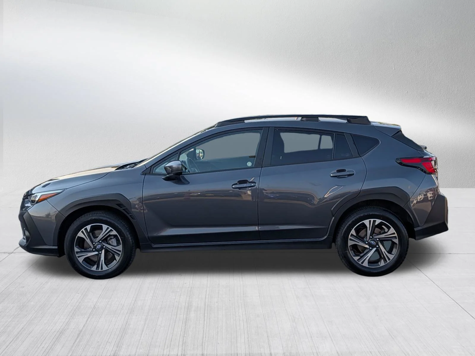 Used 2025 Magnetite Gray Metallic Subaru Premium image 4