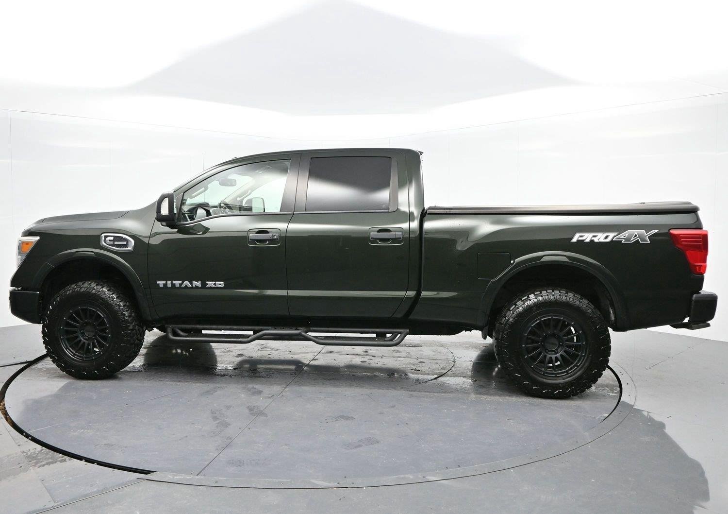 Used 2019 Midnight Pine Metallic Nissan PRO-4X image 4