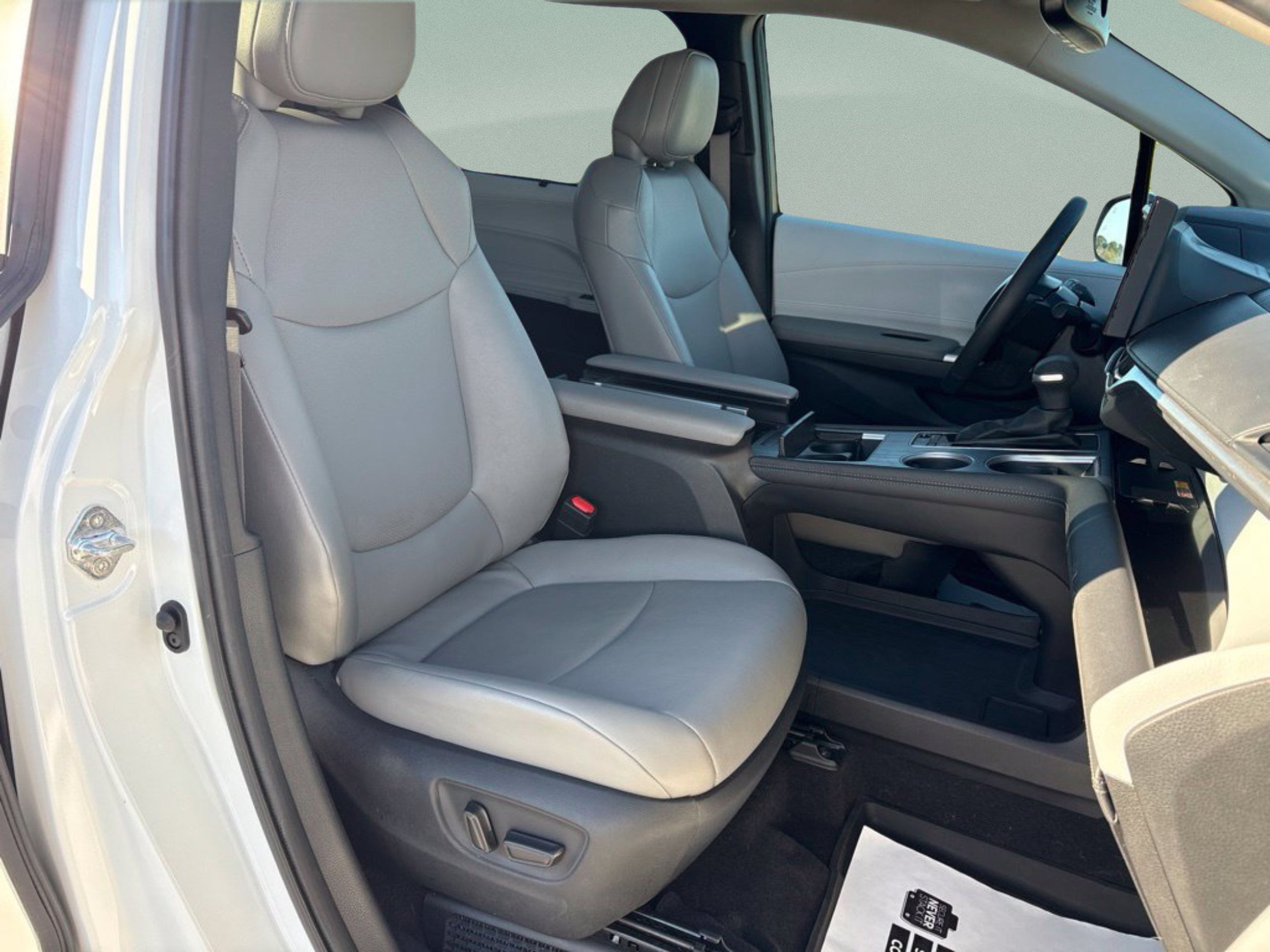Used 2025 Pearl Toyota XLE image 26