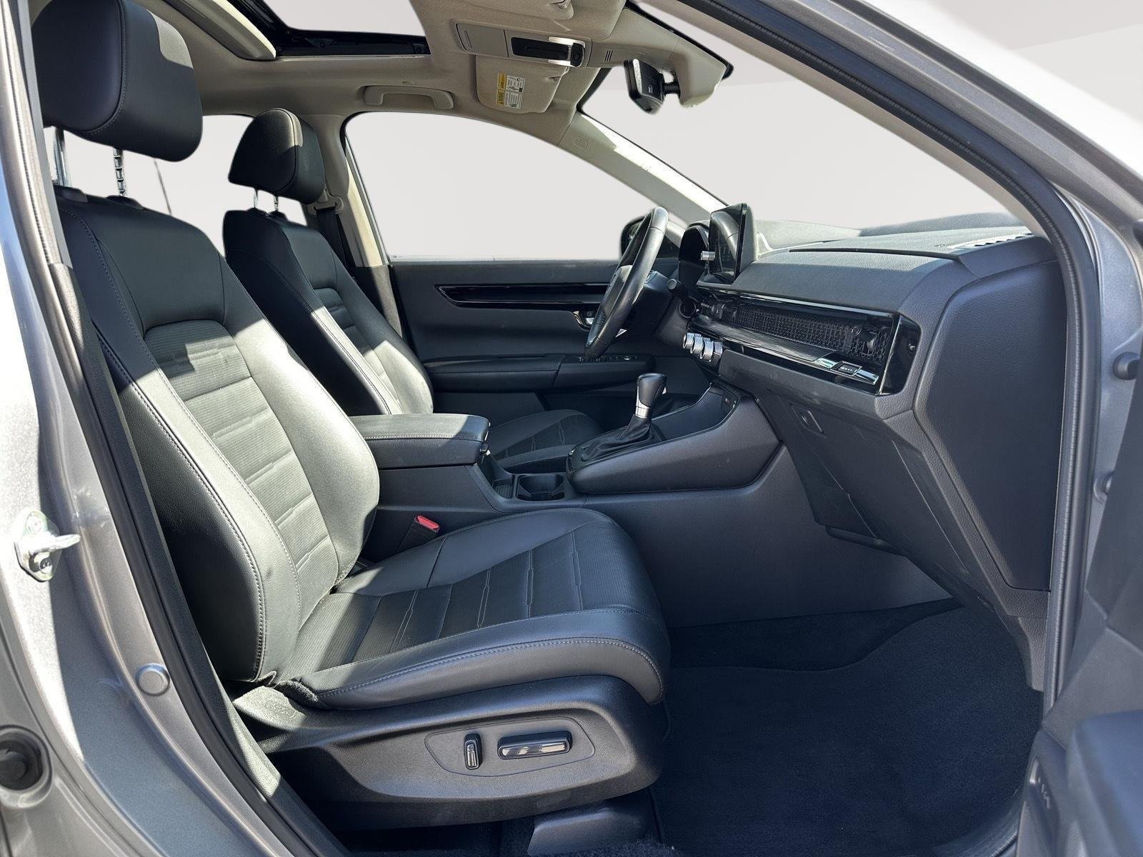 Used 2023 Lunar Silver Metallic Honda EX-L image 25
