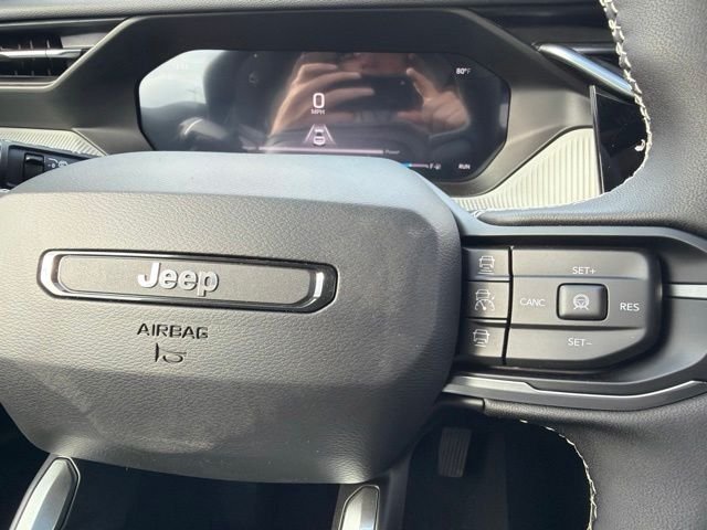 New 2026 Bright White Clear-Coat Exterior Paint Jeep Laredo image 18
