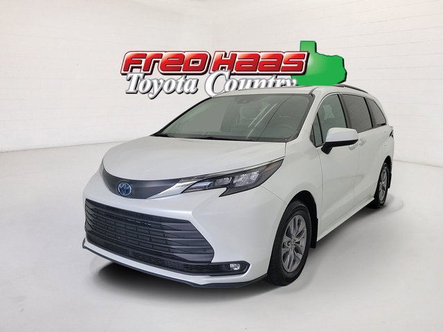 2025 Toyota Sienna XLE