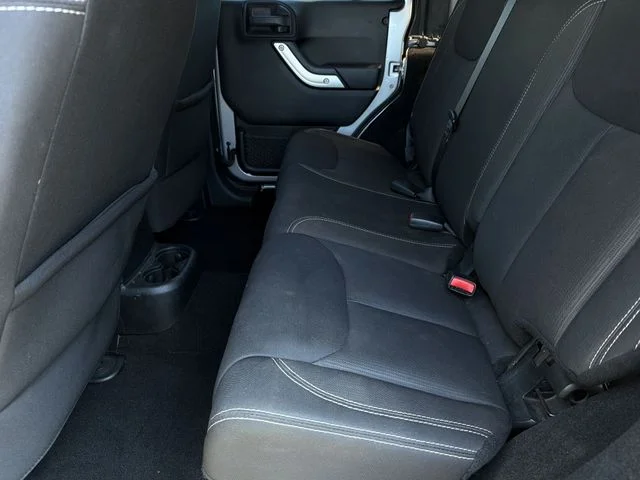 Used 2015 Silver Jeep Unlimited Rubicon image 19