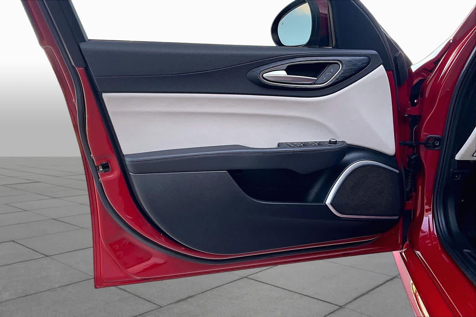 Used 2020 Alfa Rosso Alfa Romeo  image 19