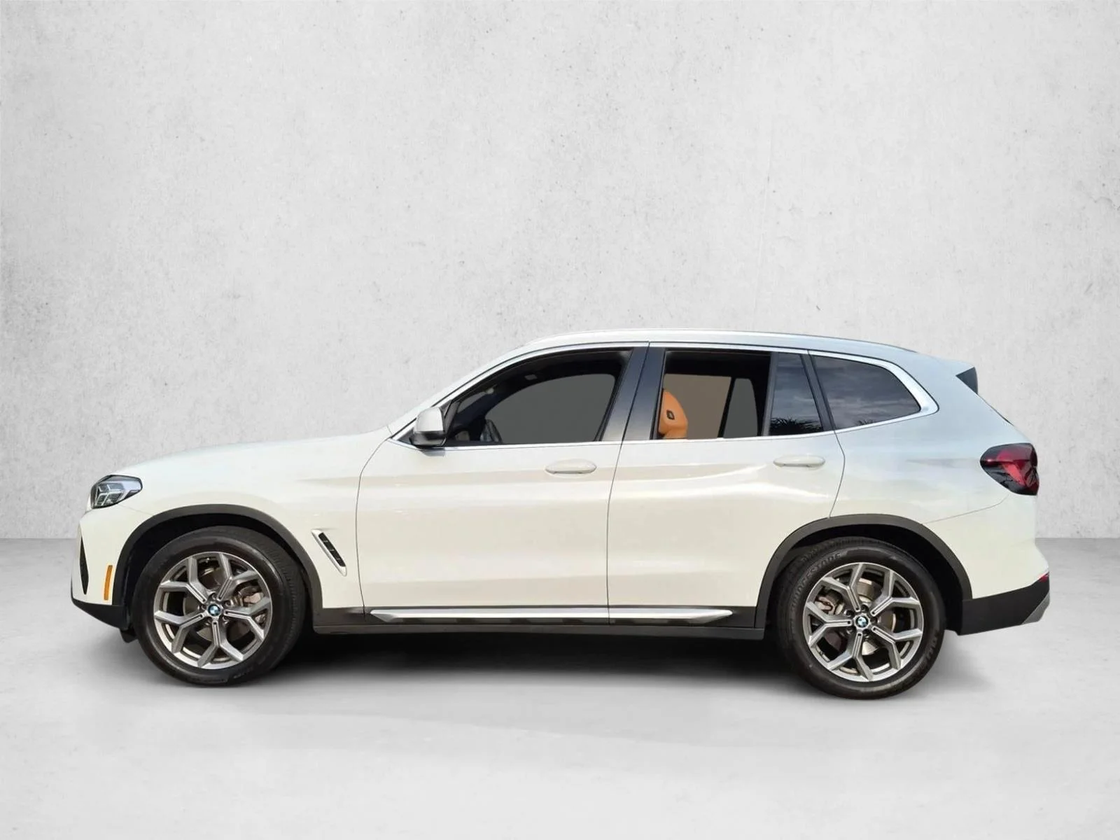 Used 2022 Alpine White BMW sDrive30i image 14
