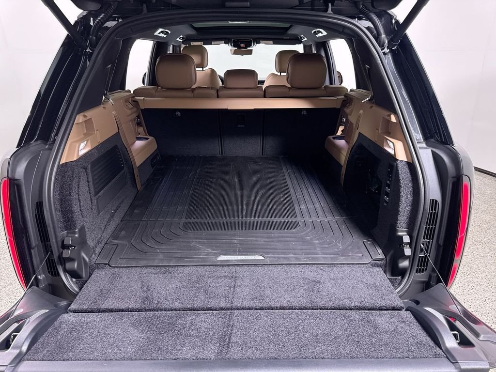 New 2026 Santorini Black Land Rover SE LWB image 22