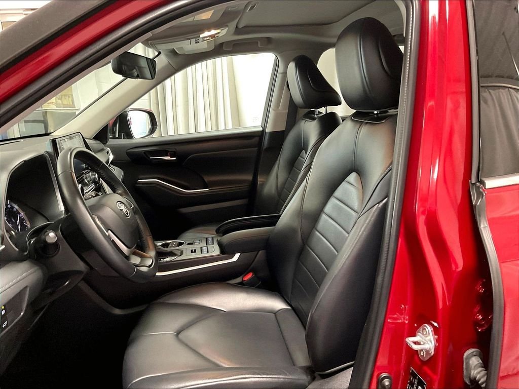 Used 2022 Red Toyota XLE image 10