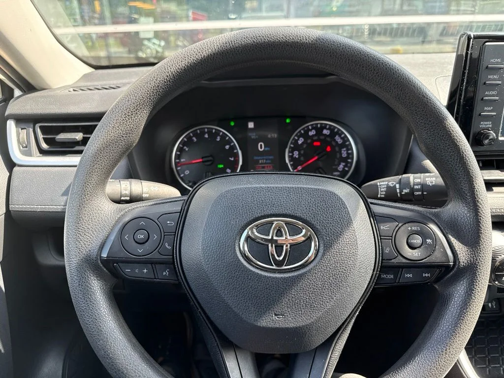 Used 2019 White Toyota XLE image 7