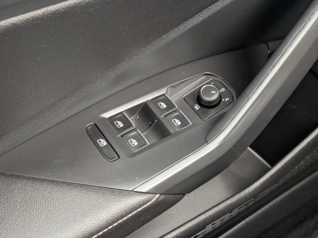 Used 2024  Volkswagen 1.5T SE image 20