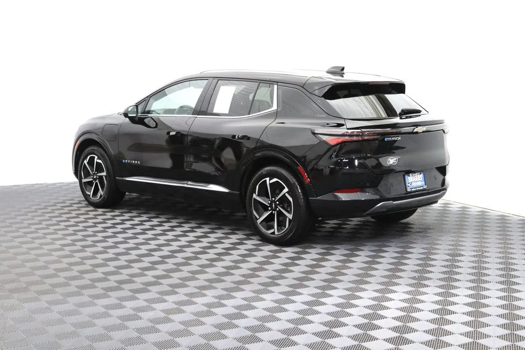 Used 2024 Black Chevrolet 2LT image 5